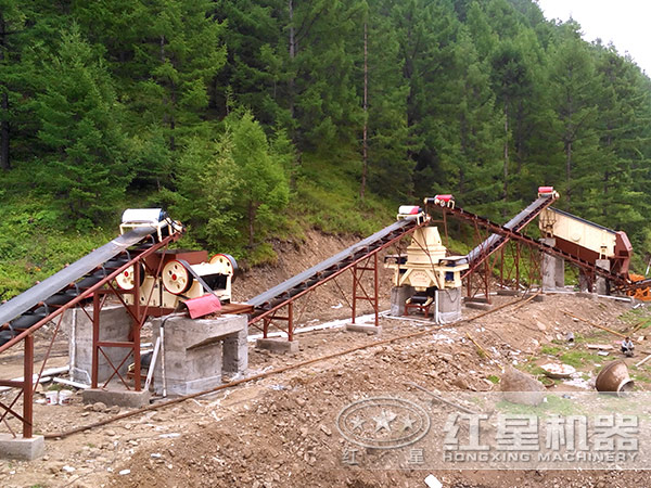 河卵石破碎生產(chǎn)線現(xiàn)場(chǎng)實(shí)拍